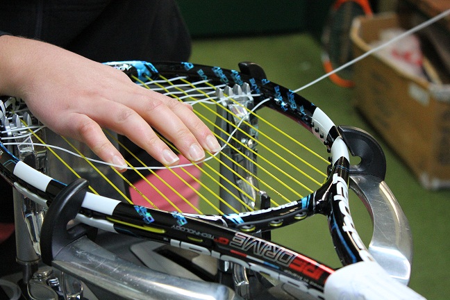 hybrid stringing tennis